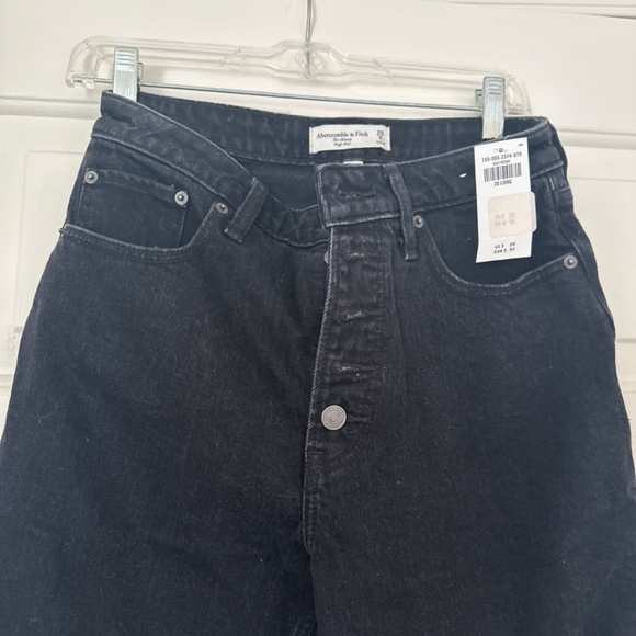 Tall/Long 28L Abercrombie Curve Love - The Skinny High Rise Jean in Black - Picture 2 of 5